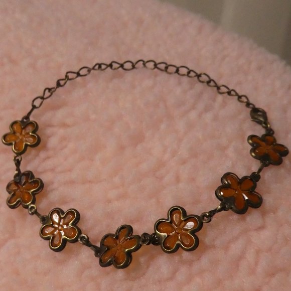 Stunning Floral Bracelet - Picture 2 of 5